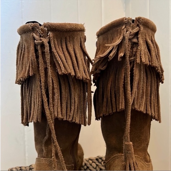 Minnetonka 2 Layer Angle Fringe Suede Boots - Picture 12 of 15